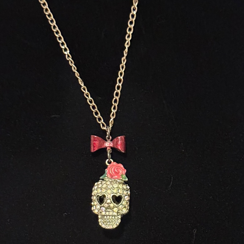 Rhinestone 3D skull necklace